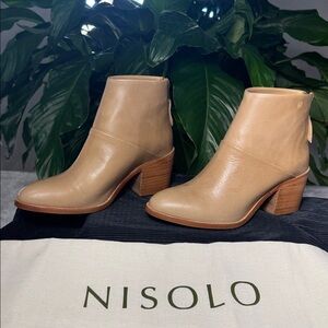Nisolo Dari Almond Leather Ankle Boots - Back Zipper - Women's 6